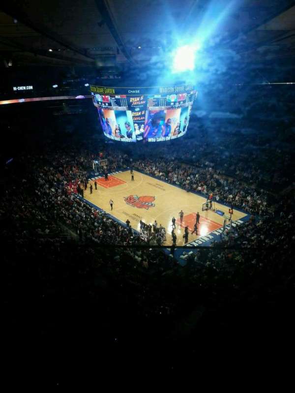 Madison Square Garden, bloc: 317, rangée: 2, place: 8