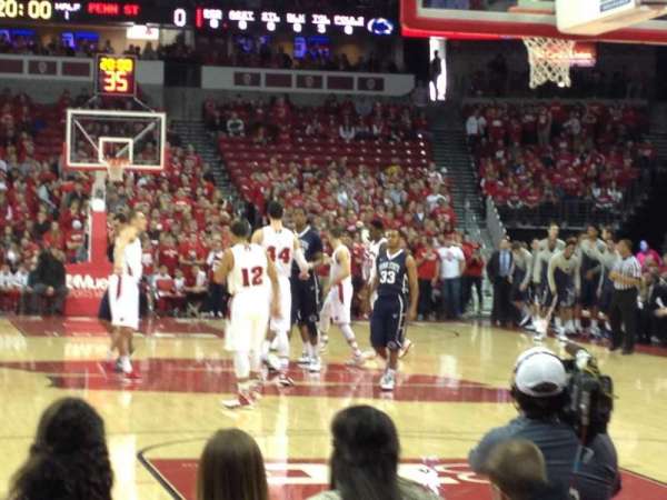 Kohl Center, bloc: 101, rangée: EE, place: 15-16