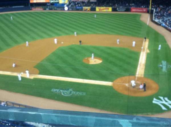 Yankee Stadium, bloc: 322, rangée: 1, place: 10