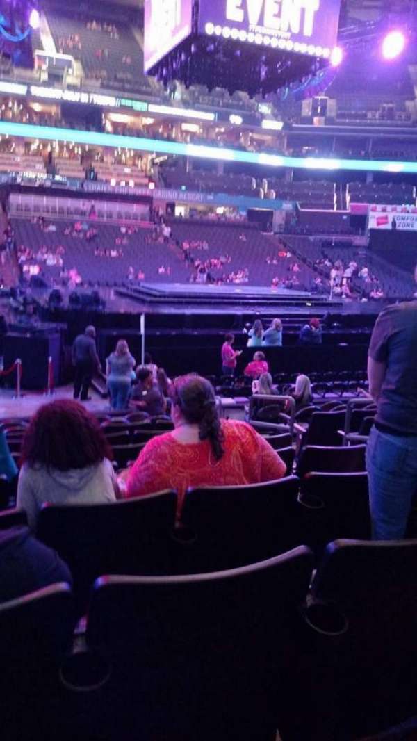 Spectrum Center, bloc: 115, rangée: J, place: 6