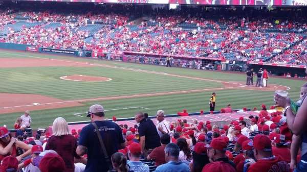 Angel Stadium, bloc: 209, rangée: A, place: 13,14