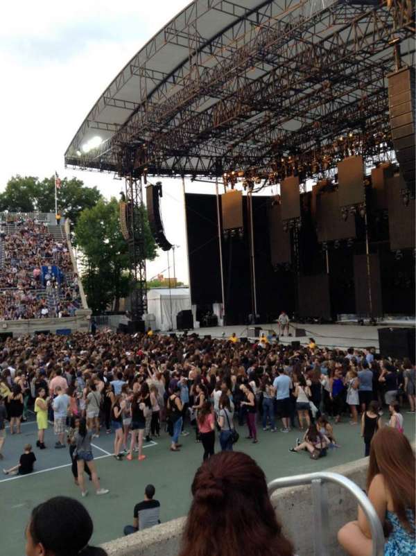 Forest Hills Stadium, bloc: Portal 2, rangée: D, place: 17