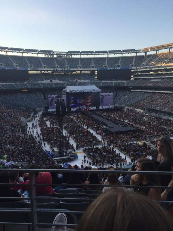 MetLife Stadium, bloc: Verizon suite, rangée: 2, place: B