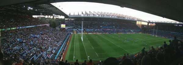 Villa Park, bloc: P2, rangée: OO, place: 255