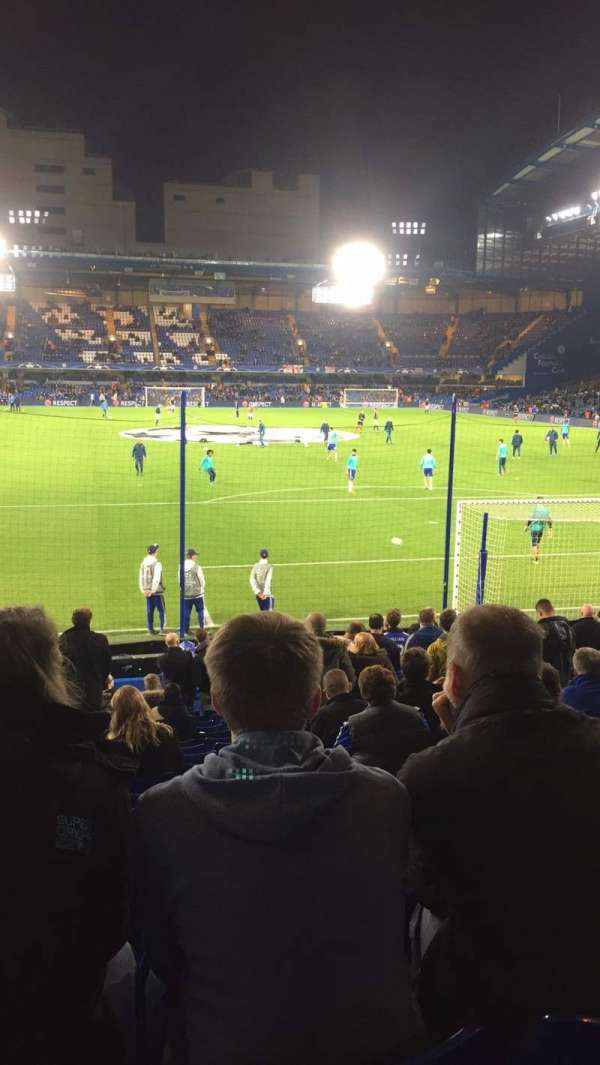 Stamford Bridge, bloc: Matthew Harding Lower 13, rangée: W, place: 106