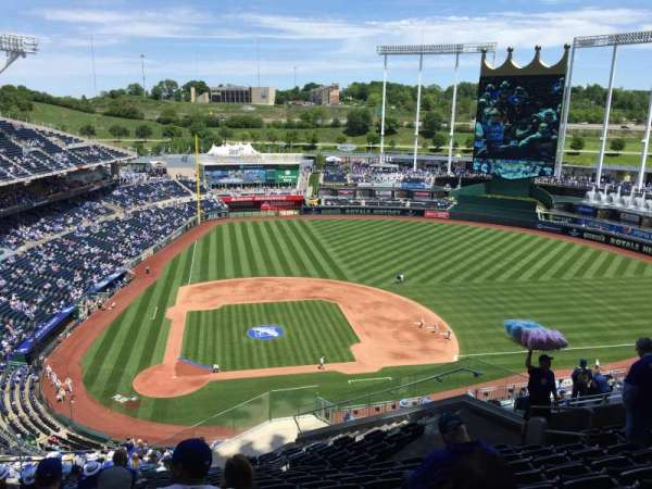 Kauffman Stadium, bloc: 427, rangée: LL, place: 16