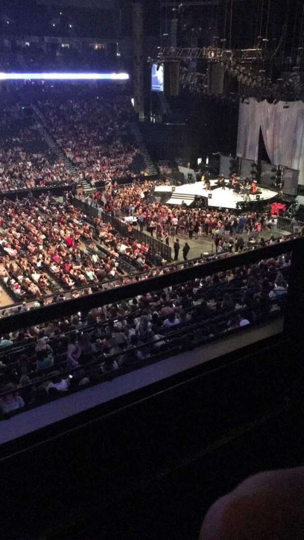 Bridgestone Arena, bloc: 208, rangée: D, place: 15