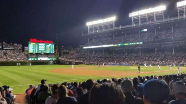 Wrigley Field, bloc: 107, rangée: 2, place: 14
