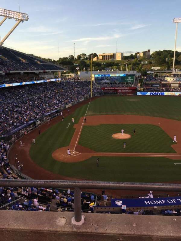 Kauffman Stadium, bloc: 427, rangée: B, place: 8