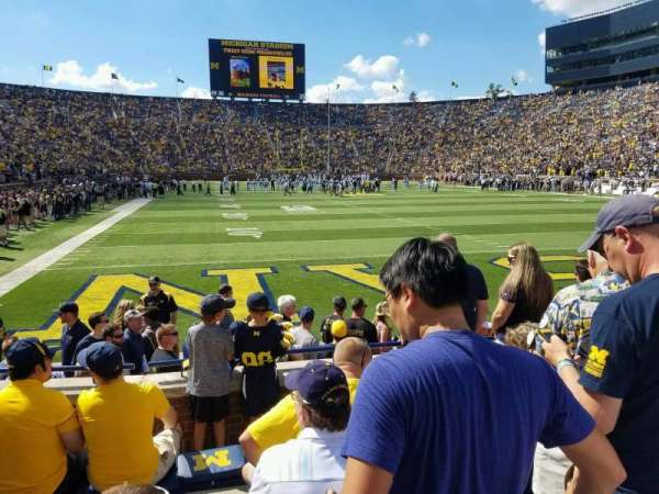Michigan Stadium, bloc: 35, rangée: 4, place: 1