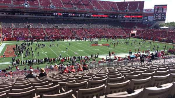 Raymond James Stadium, bloc: 207, rangée: W, place: 10