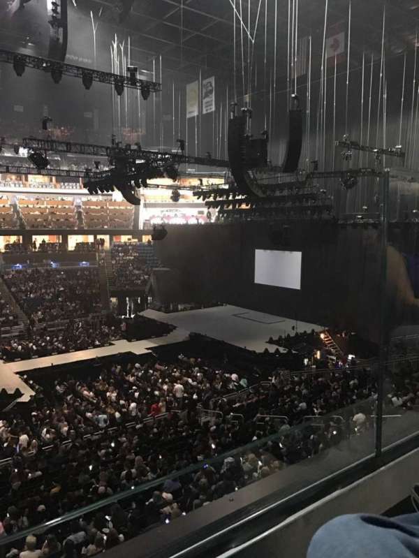 Kia Center, bloc: Club D, rangée: 1, place: 2