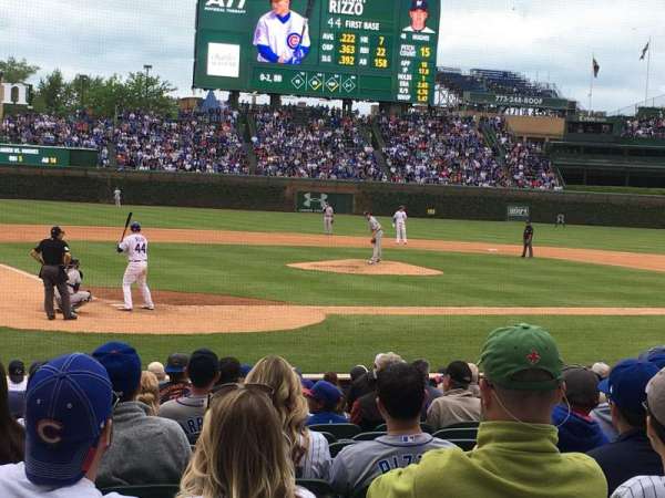 Wrigley Field, bloc: 120, rangée: 2, place: 9