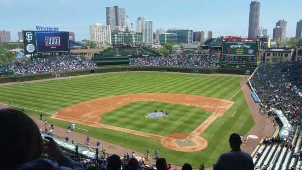 Wrigley Field, bloc: 315L, rangée: 10, place: 6