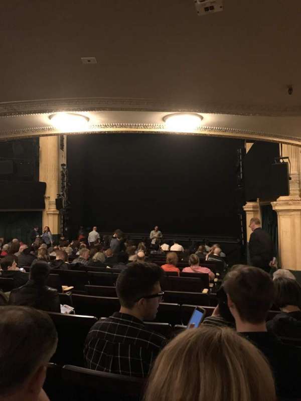 Hudson Theatre, bloc: Orchestra R, rangée: R, place: 14