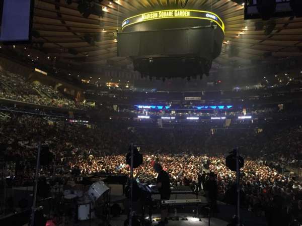 Madison Square Garden, bloc: 113, rangée: 7, place: 1