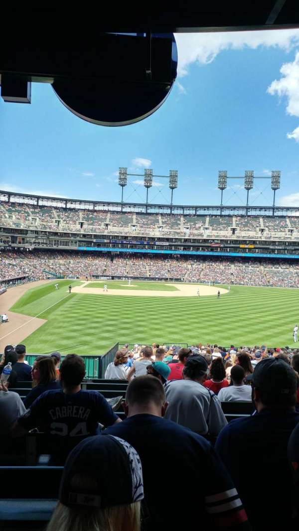 Comerica Park, bloc: 106, rangée: FF, place: 10