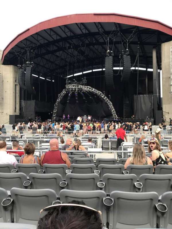 Jones Beach Theater, bloc: F, rangée: Nn, place: 21