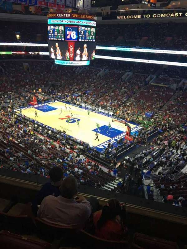 Xfinity Mobile Arena, bloc: 216A, rangée: 4, place: 1