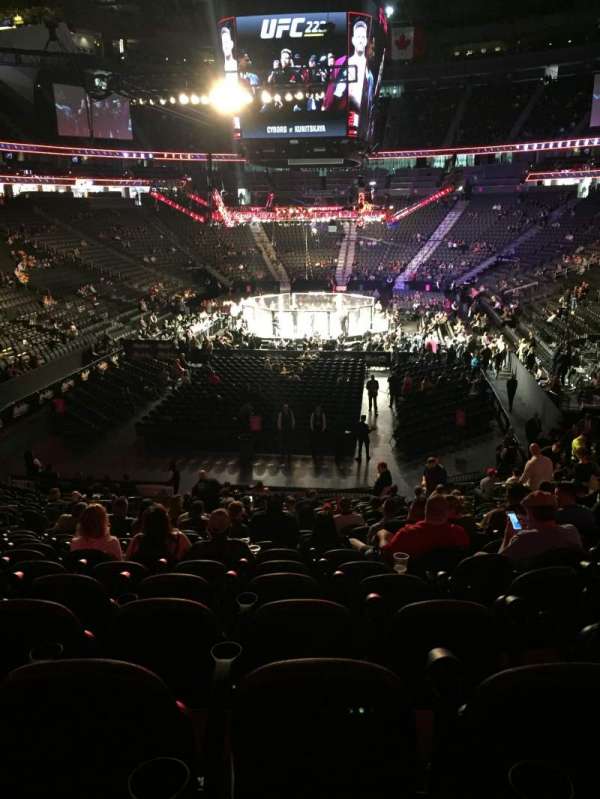 T-Mobile Arena, bloc: 1, rangée: W, place: 11