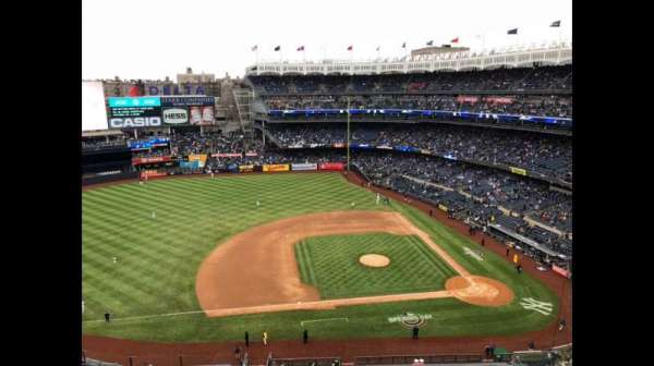 Yankee Stadium, bloc: 424, rangée: 1, place: 1