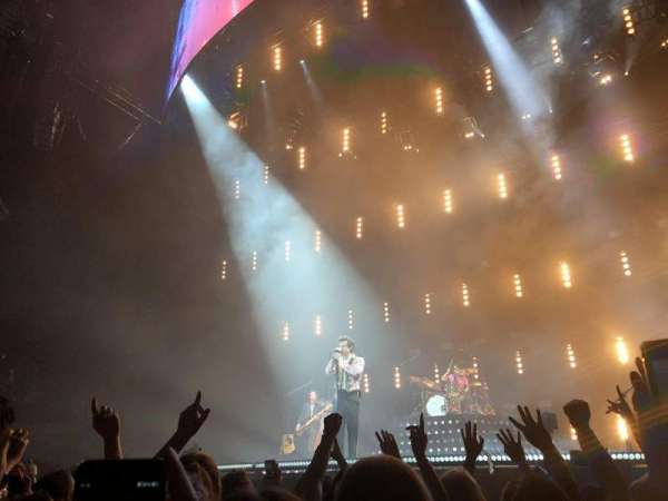 The O2, London, bloc: right pit standing, rangée: about 7 rows back