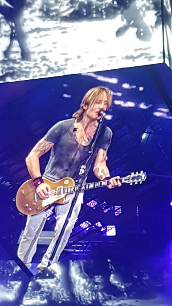 RBC Amphitheatre, bloc: 203, rangée: E, place: 6