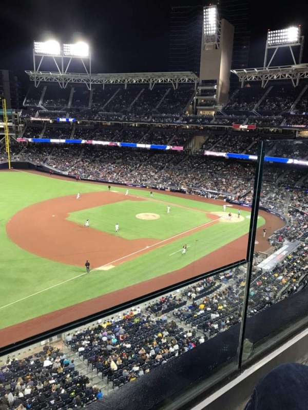 Petco Park, bloc: 320, rangée: 1, place: 2
