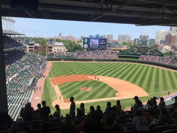 Wrigley Field, bloc: 421R, rangée: 7, place: 5