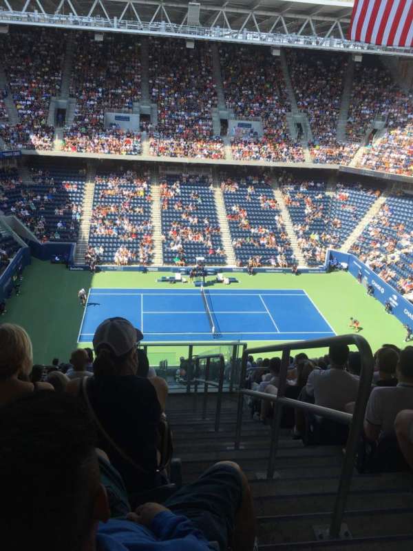 Louis Armstrong Stadium, bloc: 120, rangée: T, place: 1