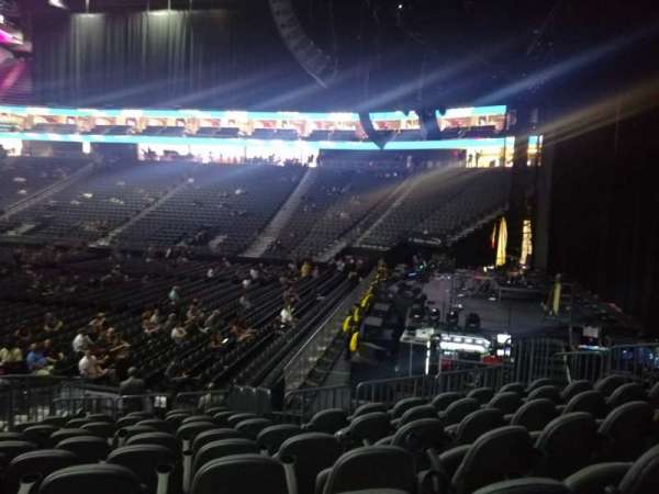T-Mobile Arena, bloc: 18, rangée: M, place: 6