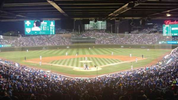 Wrigley Field, bloc: 217, rangée: 18, place: 14