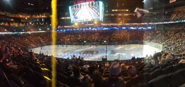 T-Mobile Arena, bloc: 6, rangée: V, place: 14