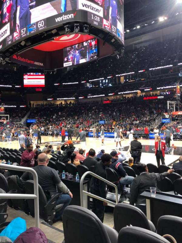 State Farm Arena, bloc: 106, rangée: DD, place: 8