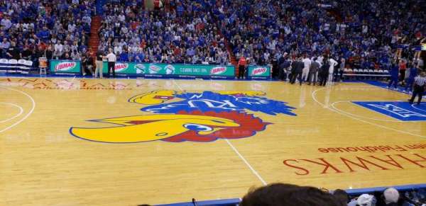 Allen Fieldhouse, bloc: G, rangée: 6, place: 17