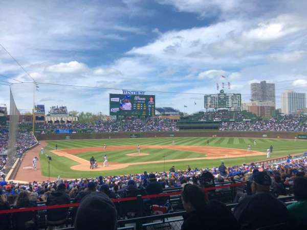 Wrigley Field, bloc: 220, rangée: 4, place: 14