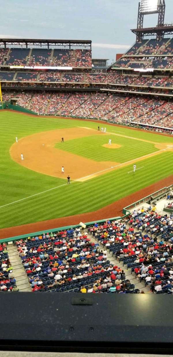Citizens Bank Park, bloc: 330, rangée: 1, place: 14