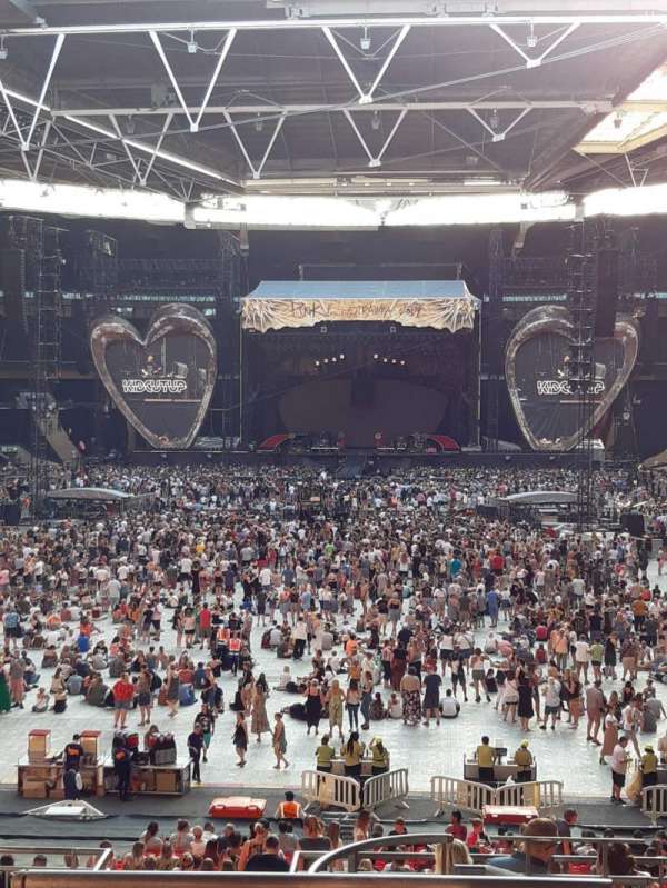 Wembley Stadium, bloc: 111, rangée: 40, place: 254
