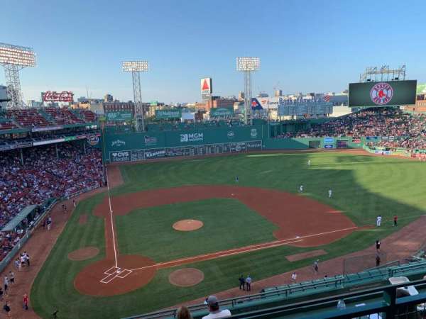 Fenway Park, bloc: Pavilion Box 1, rangée: B, place: 7
