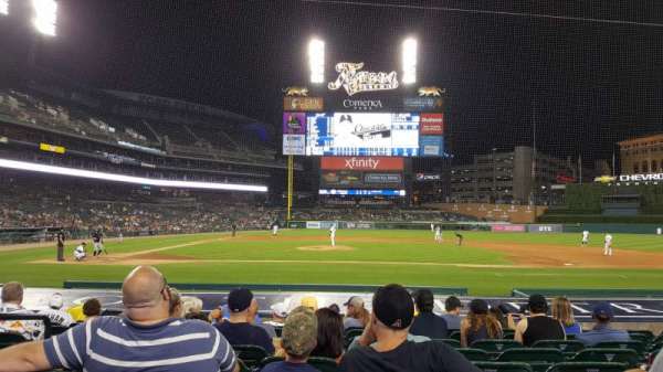 Comerica Park, bloc: 122, rangée: 15, place: 16