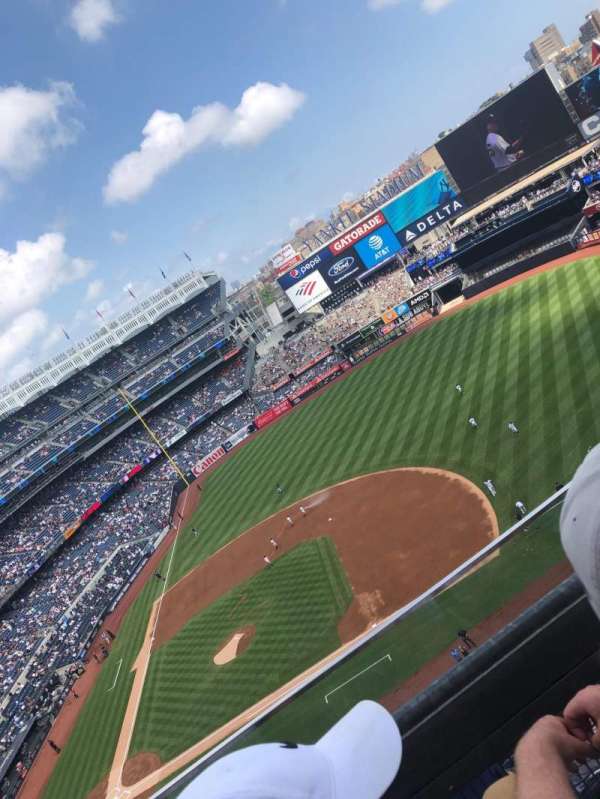 Yankee Stadium, bloc: 415, rangée: 2, place: 14