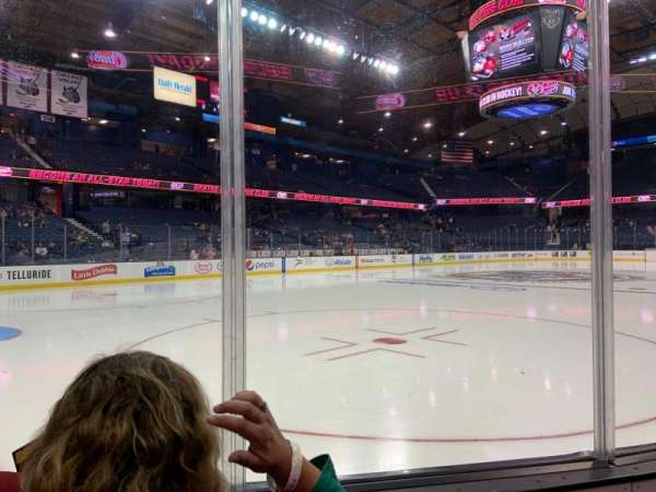 Allstate Arena, bloc: 105, rangée: Bb, place: 8-9