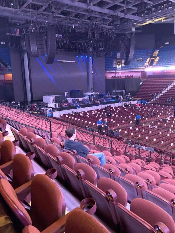 Mohegan Sun Arena, bloc: 23, rangée: S, place: 12