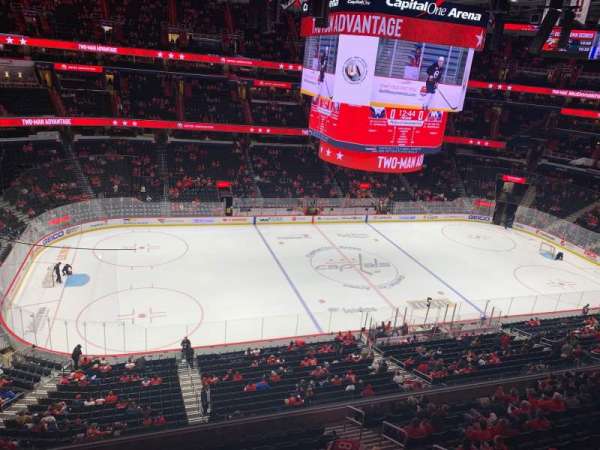 Capital One Arena, bloc: 415, rangée: A, place: 8