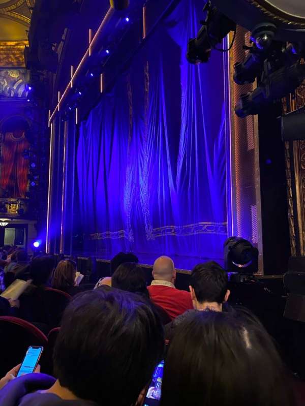 Lena Horne Theatre, bloc: Orchestra R, rangée: C, place: 16