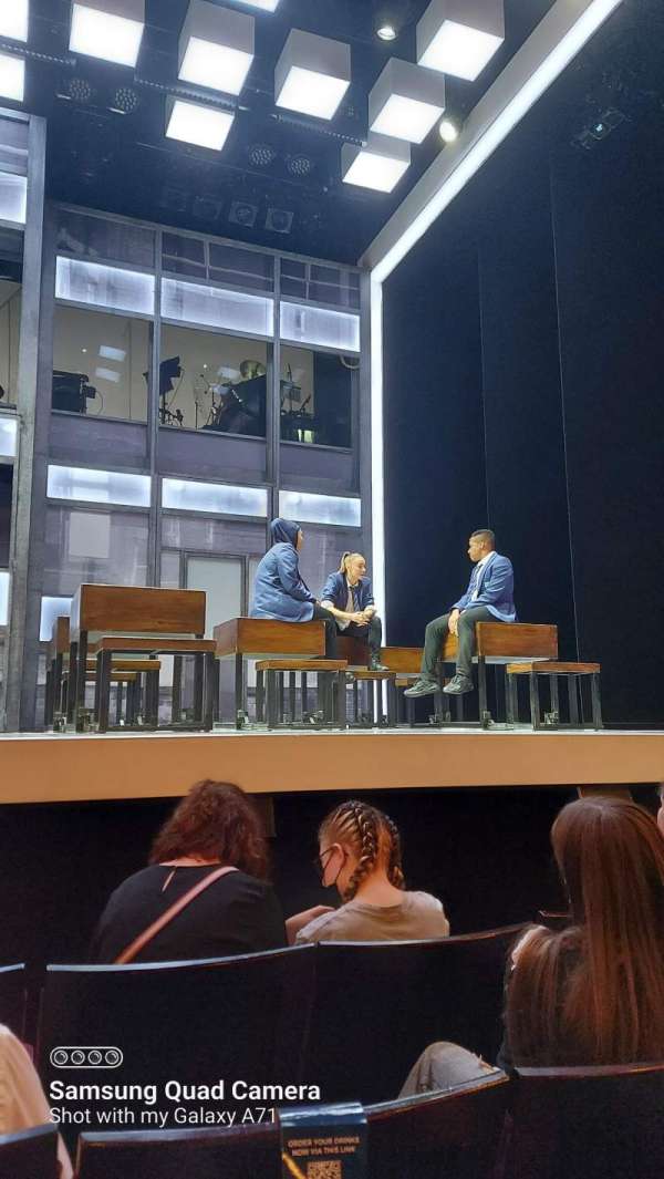 Apollo Theatre, bloc: Stalls, rangée: E, place: 13