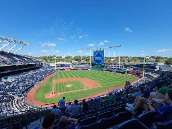 Kauffman Stadium, bloc: 427, rangée: J, place: 2
