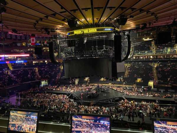 Madison Square Garden, bloc: 212, rangée: 2, place: 14