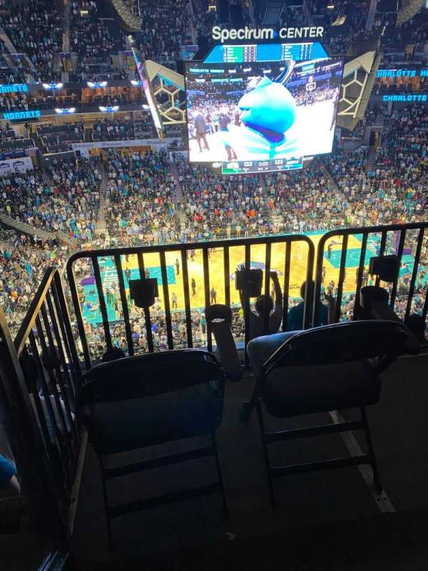 Spectrum Center, bloc: 209, rangée: C, place: 13