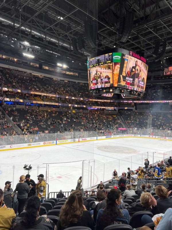 T-Mobile Arena, bloc: 3, rangée: Q, place: 3